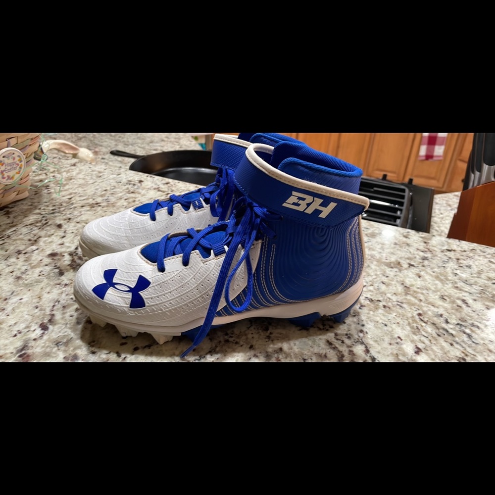 Under Armour Kids Harper, size 7 Mid RM Baseball Cleats, Royal/White